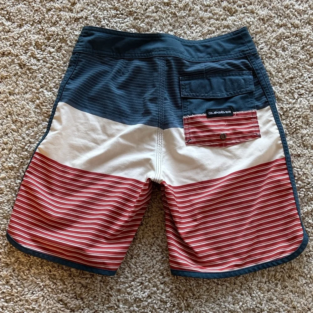 Quiksilver youth boys Blue, White & Red Striped Board Shorts size 25